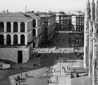 Vai alla pagina MilanoPiazzaDuomo. Charmet, Basilico